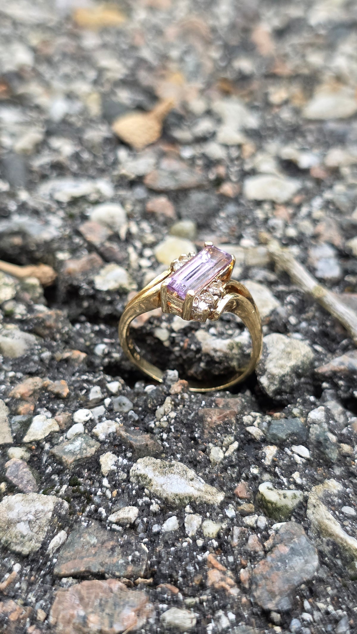 10k Amethyst Baguette Ring