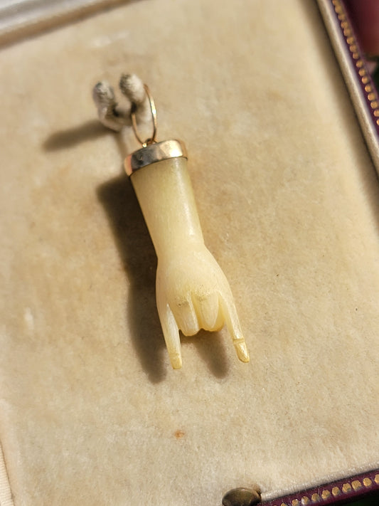 18k Mano Cornuto Charm