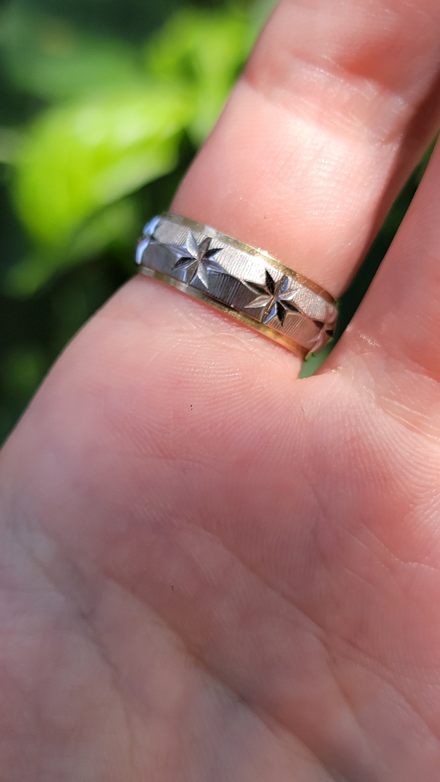 14k Star Band Ring