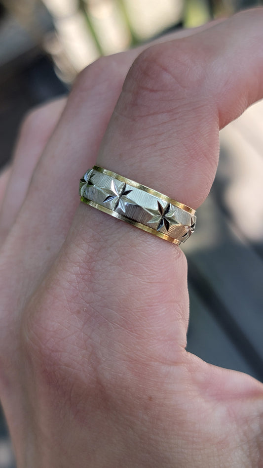 14k Star Band Ring