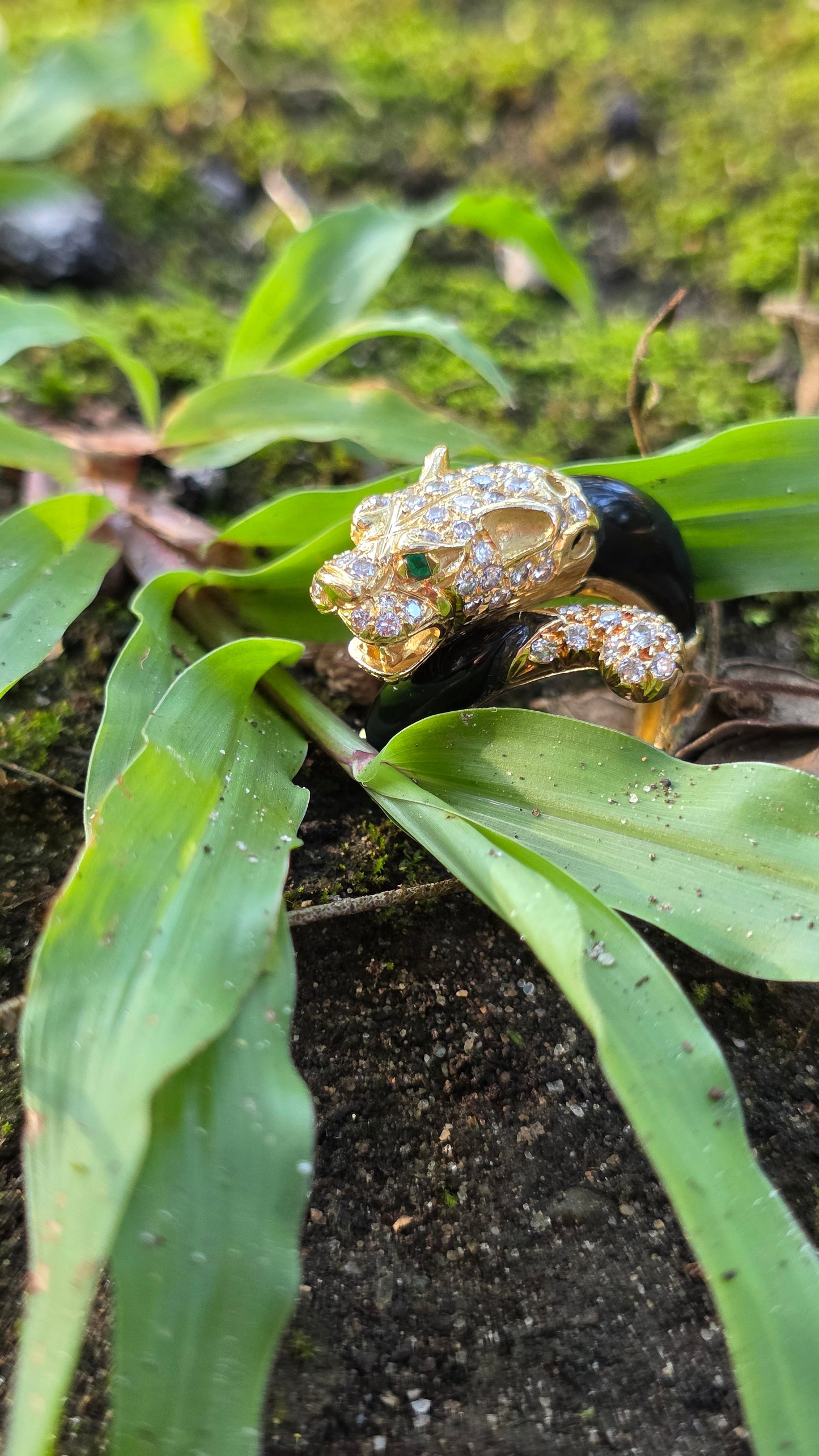 18k Lion Onyx Ring