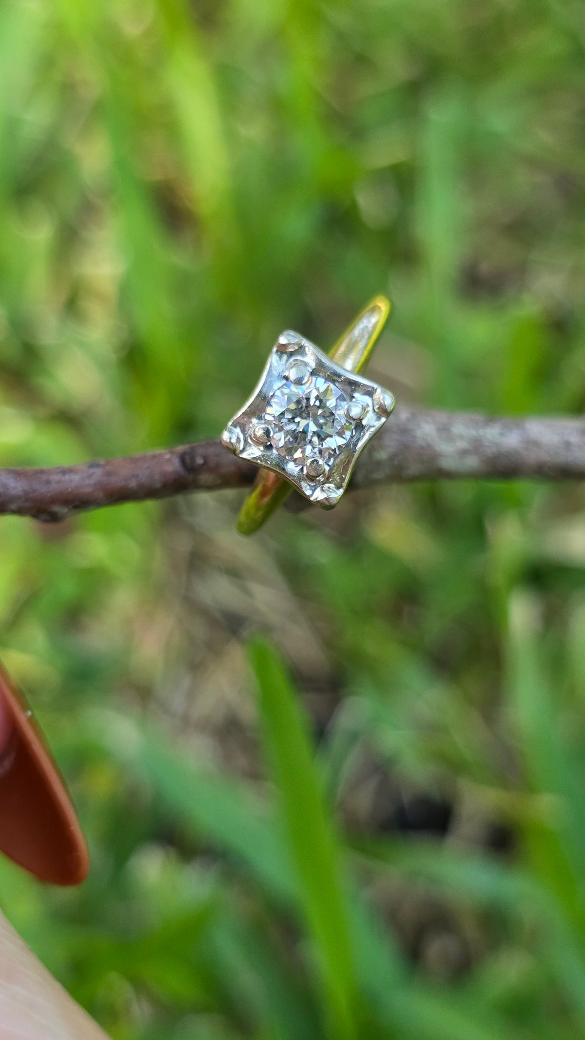 14k Diamond Pillow Solitaire
