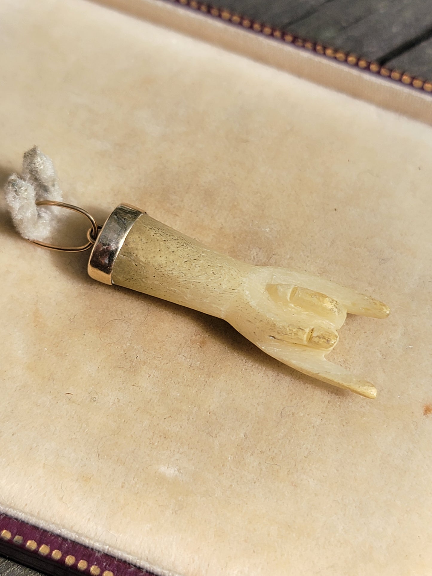 18k Mano Cornuto Charm