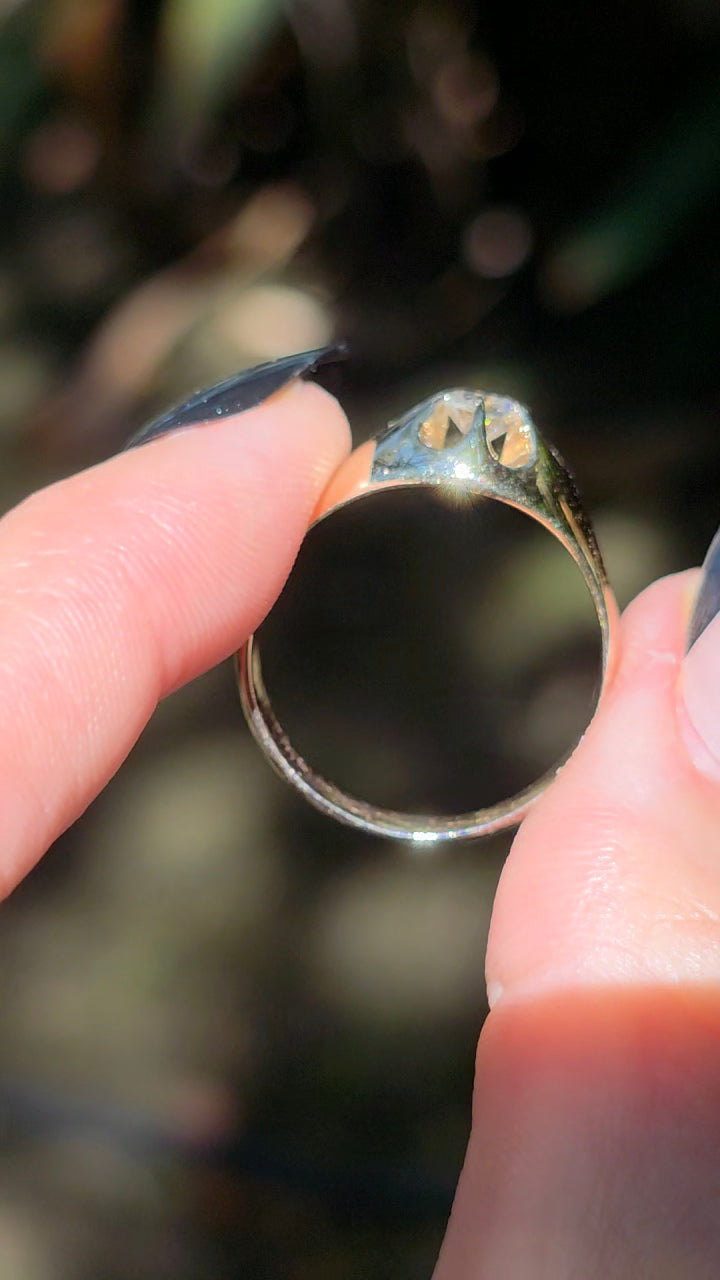 14k Belcher Diamond Ring