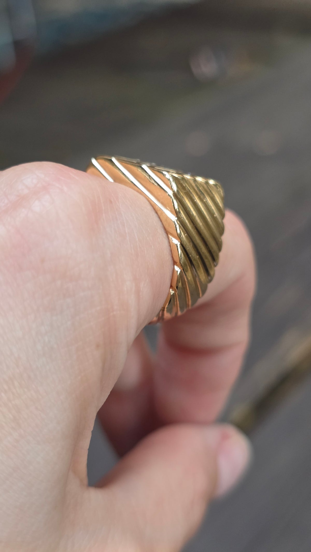 14k Scattered Diamond Signet