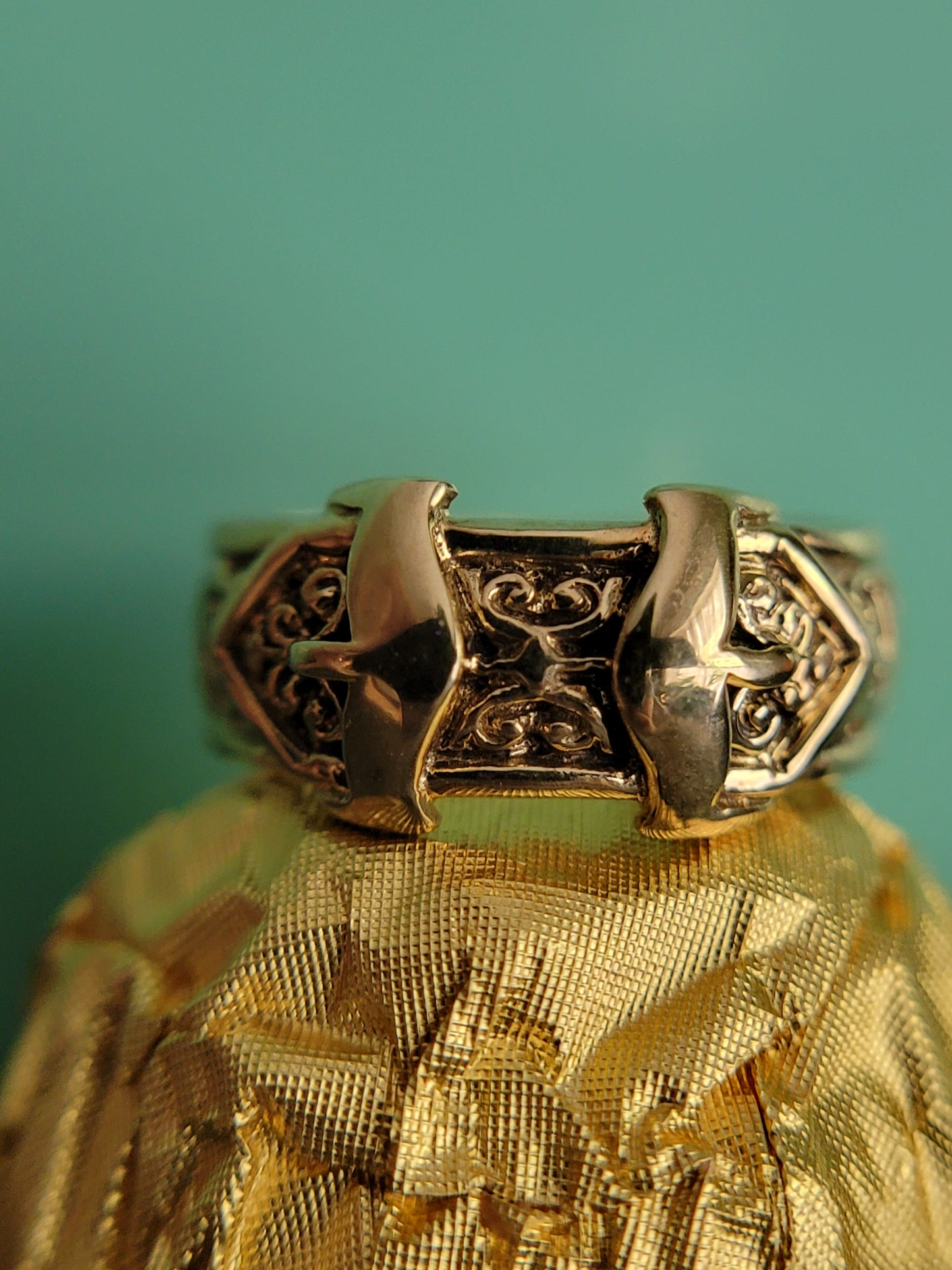 9k Double Buckle Ring