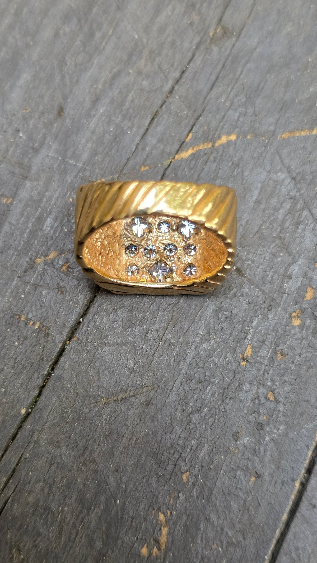 14k Scattered Diamond Signet