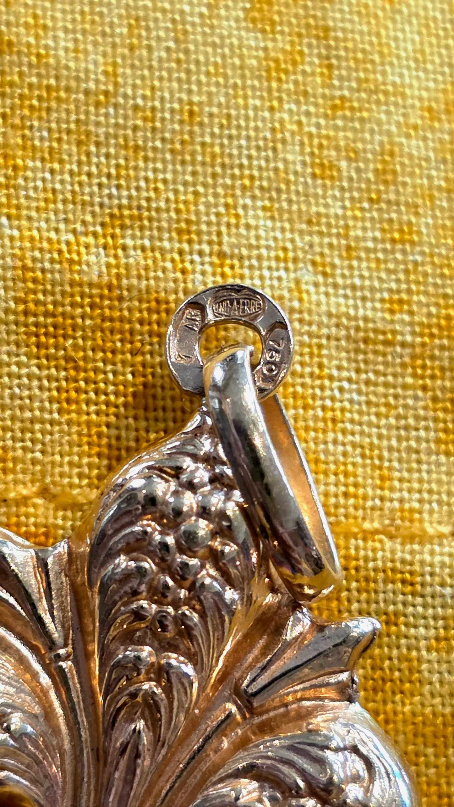 18k Unoaerre Fleur-de-lis
