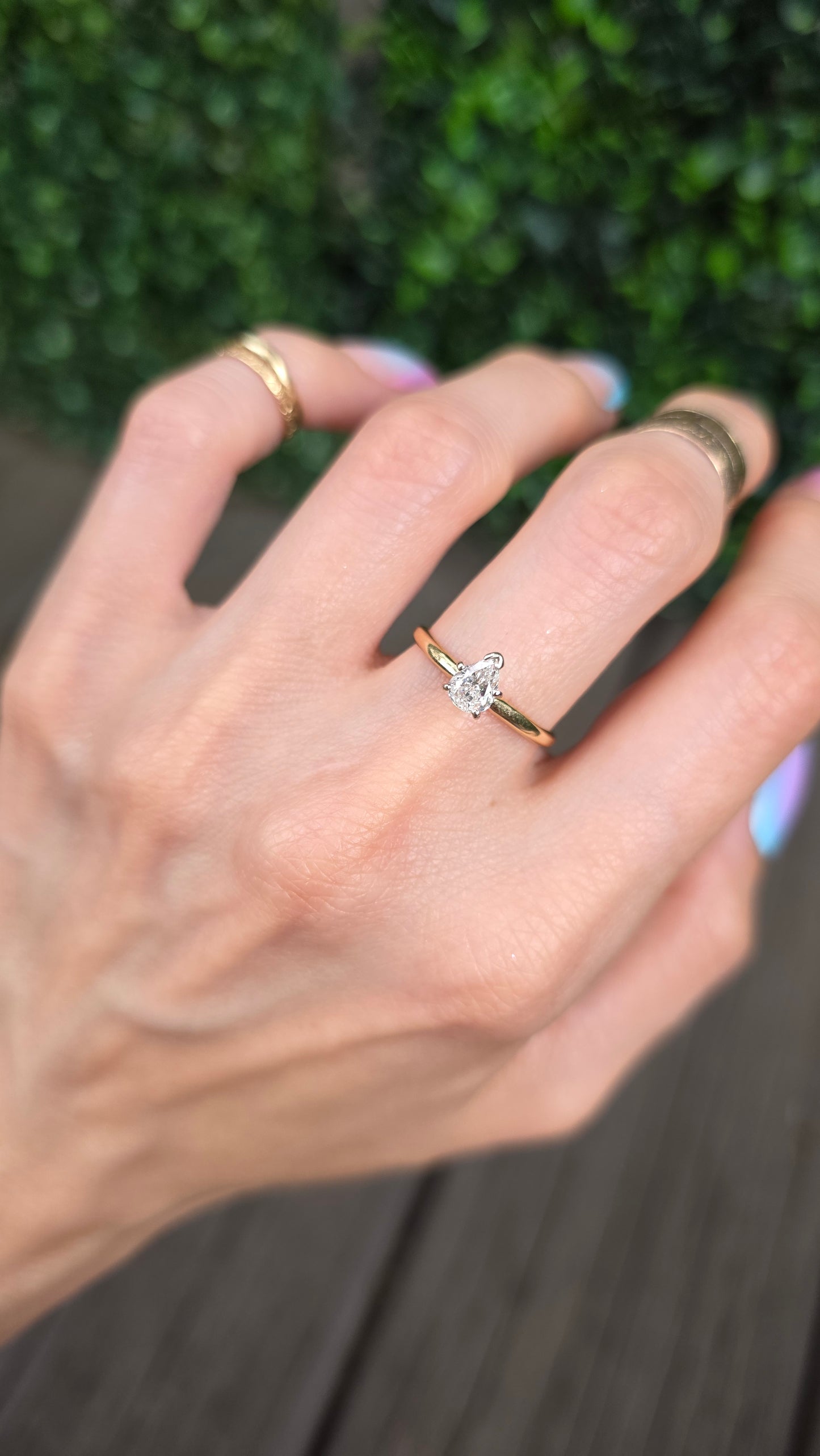 14k Pear Solitaire