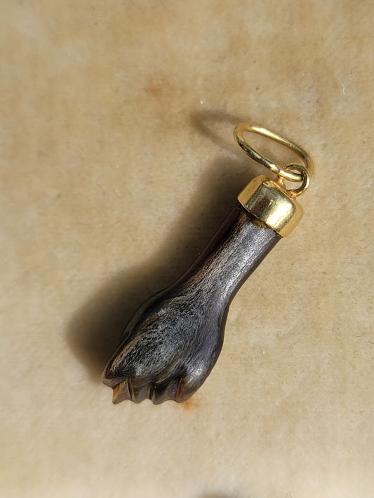 18k Mano Figa Charm