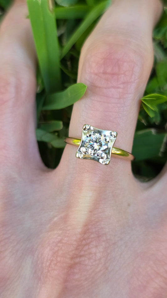 14k Diamond Pillow Solitaire