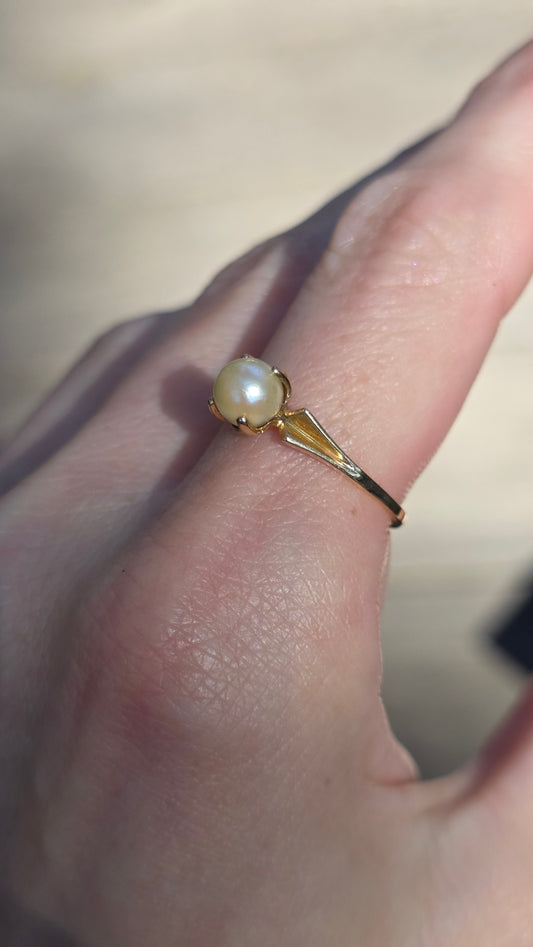 10k Pearl Solitaire Ring