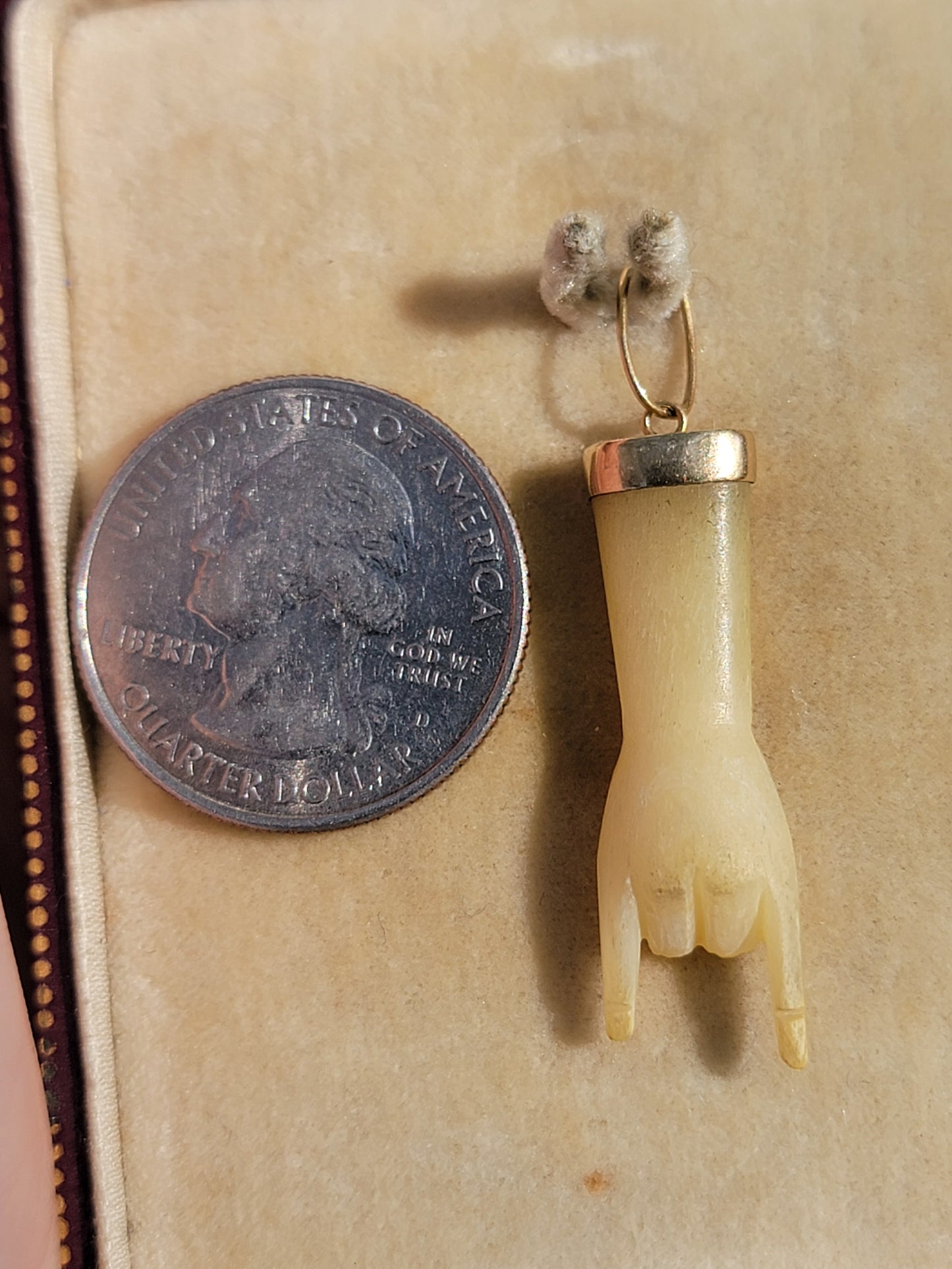 18k Mano Cornuto Charm