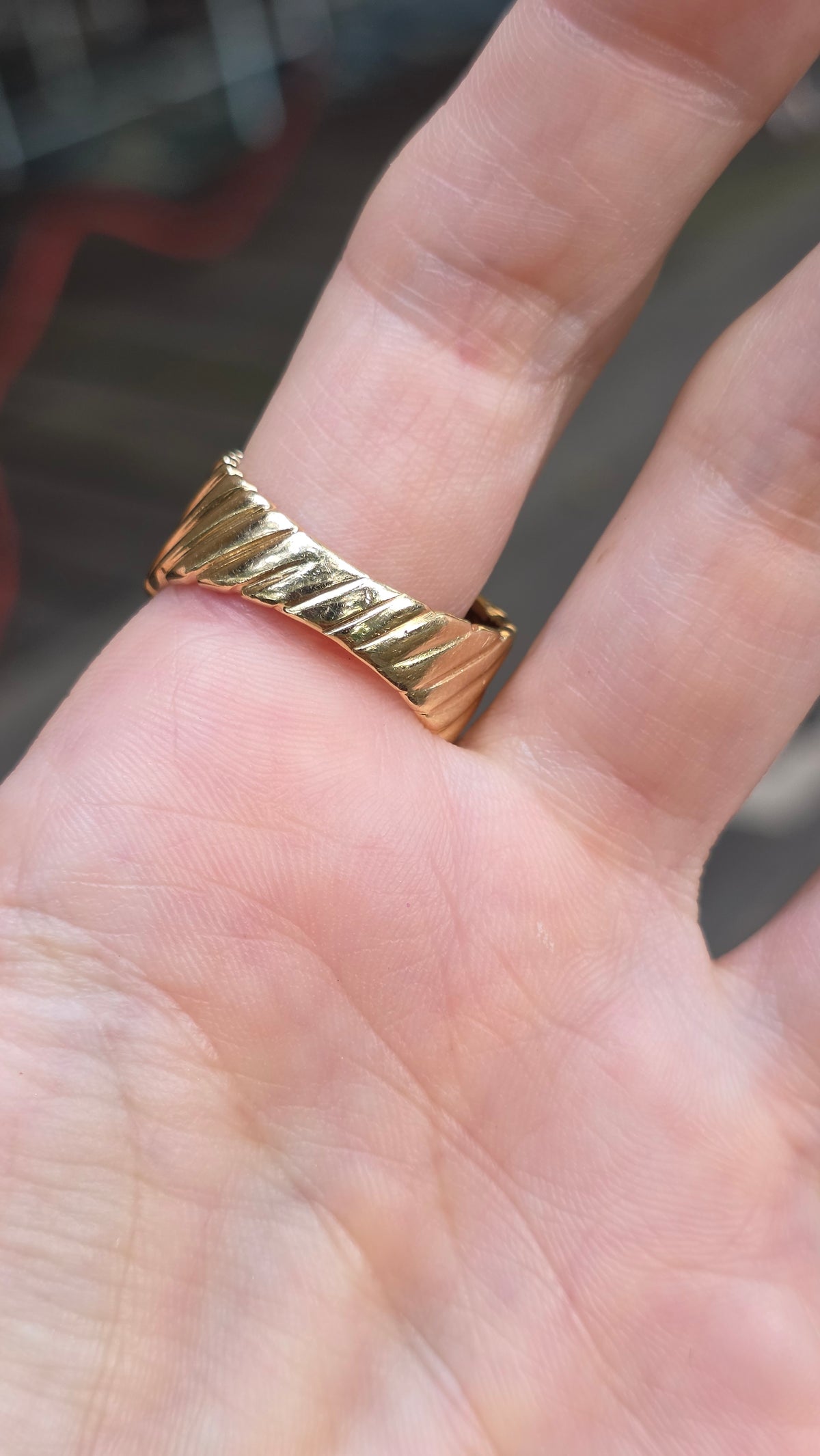14k Scattered Diamond Signet