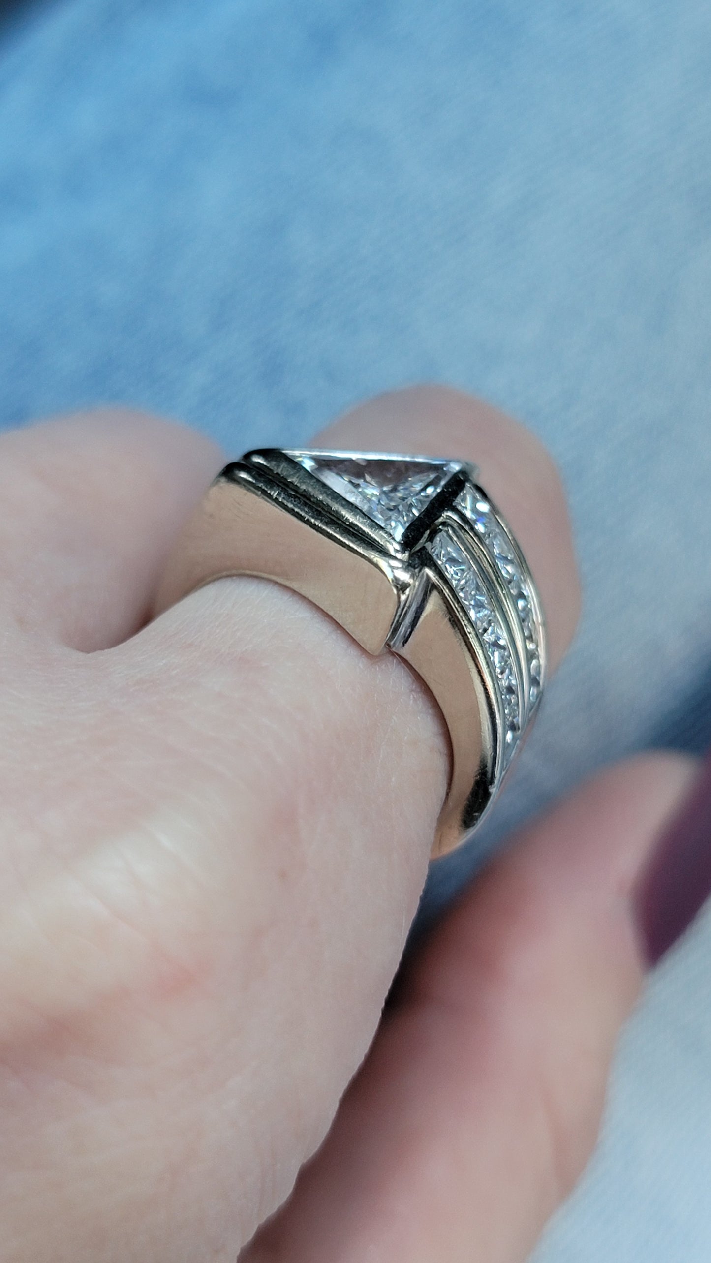 18k Arrow Diamond Ring