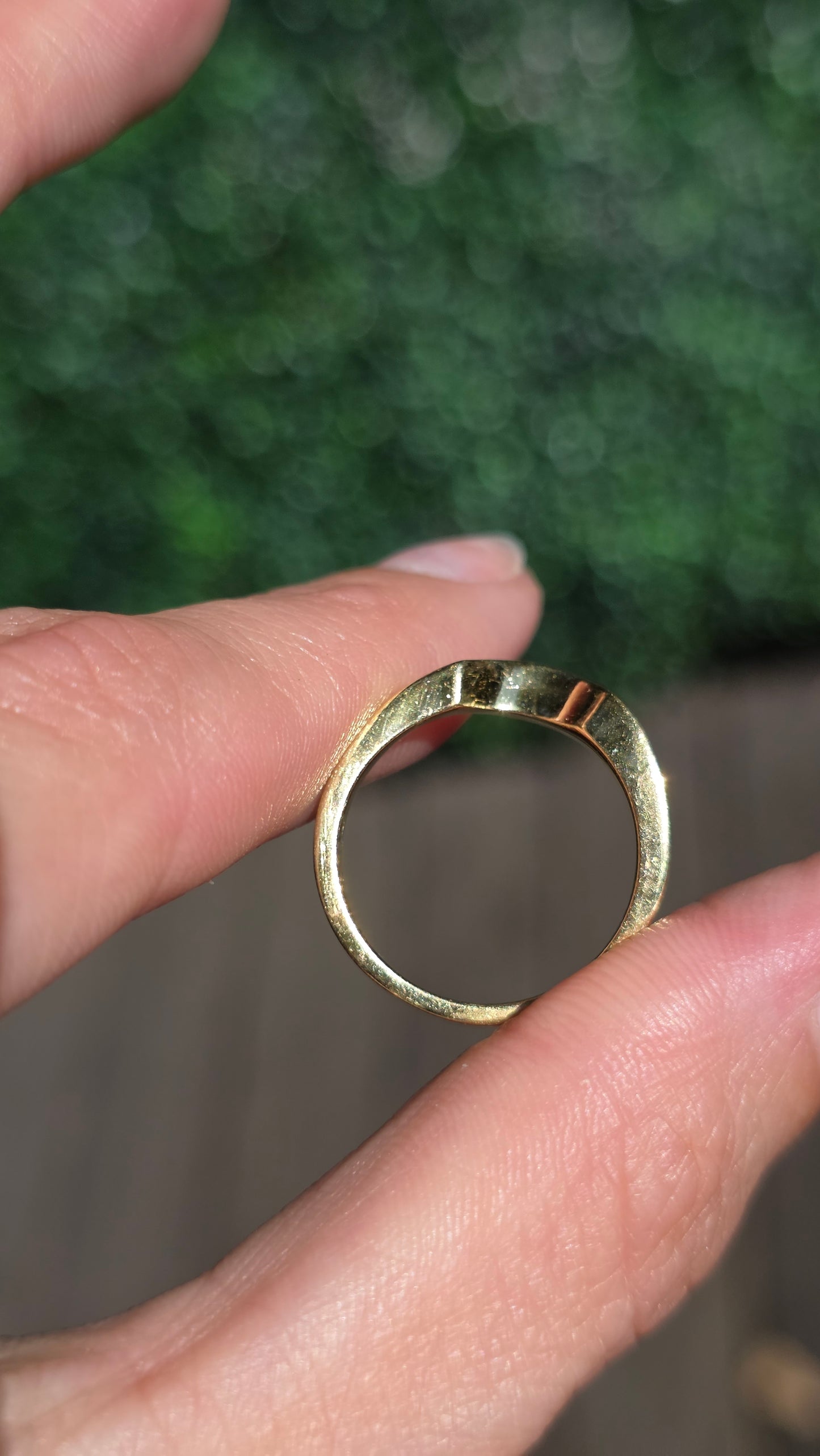 18k Curved Enhancer Ring