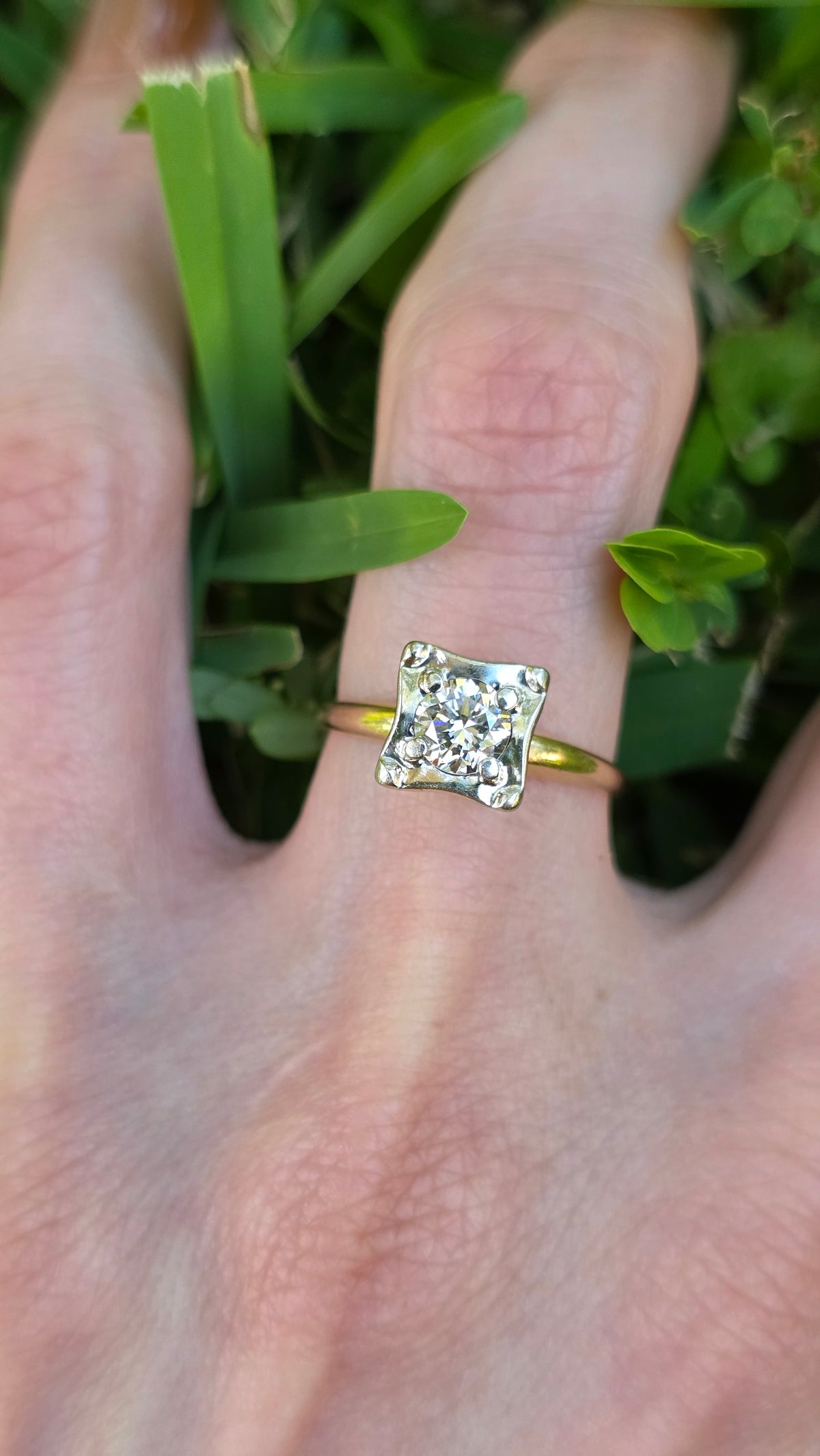 14k Diamond Pillow Solitaire