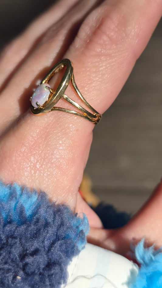 14k Oval Opal Ring
