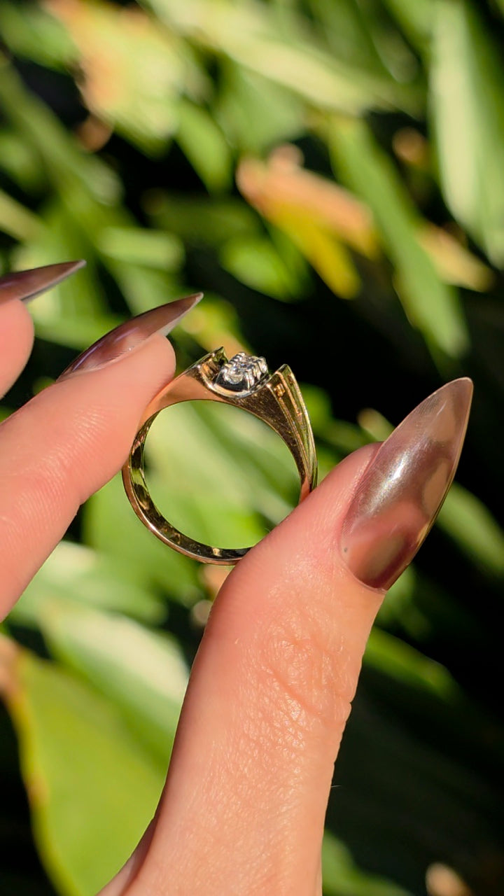 10k Triple Diamond Arrow Ring
