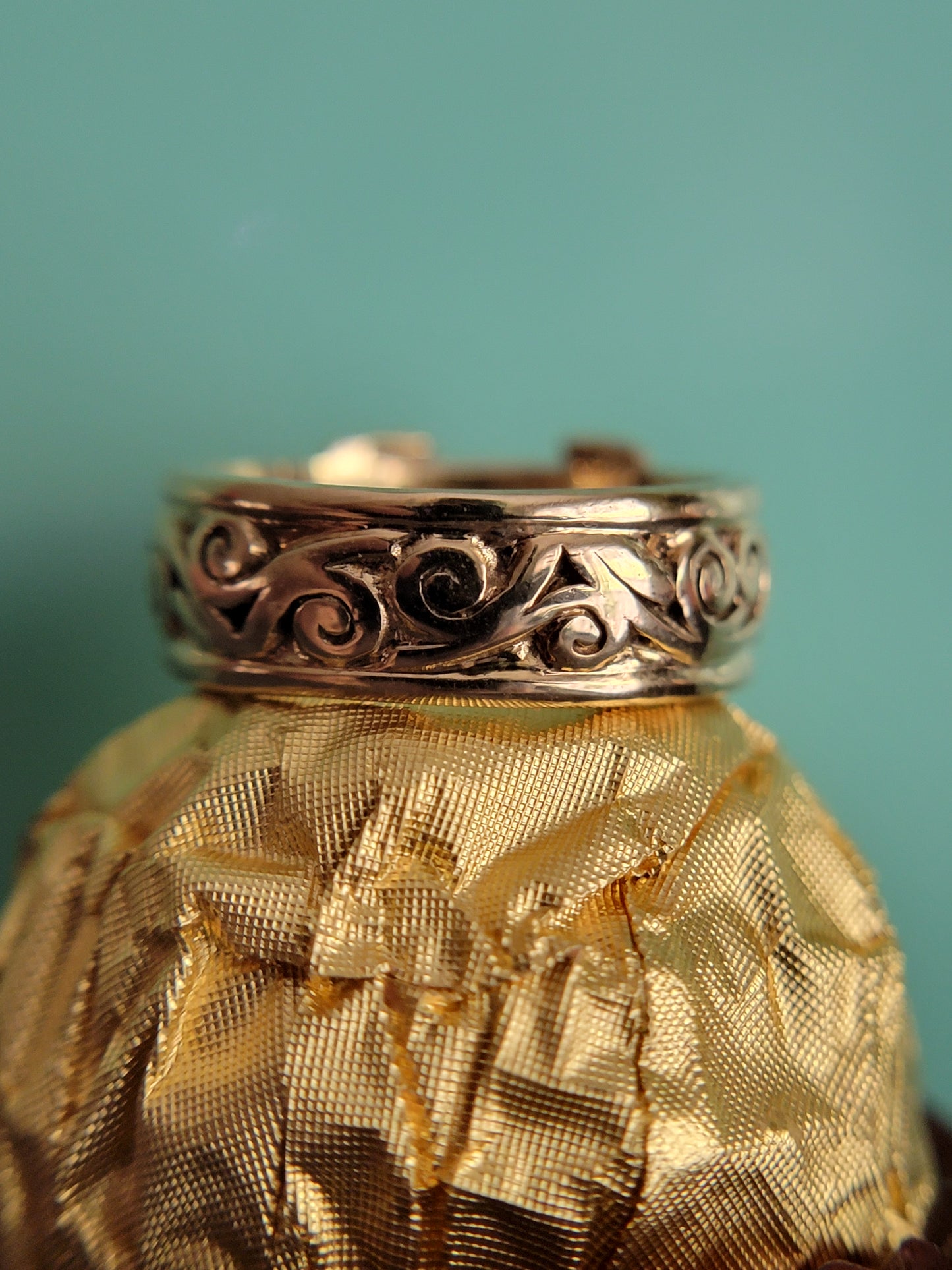 9k Double Buckle Ring