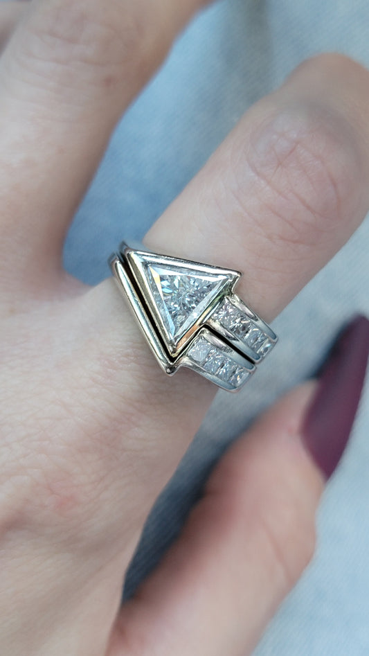 18k Arrow Diamond Ring