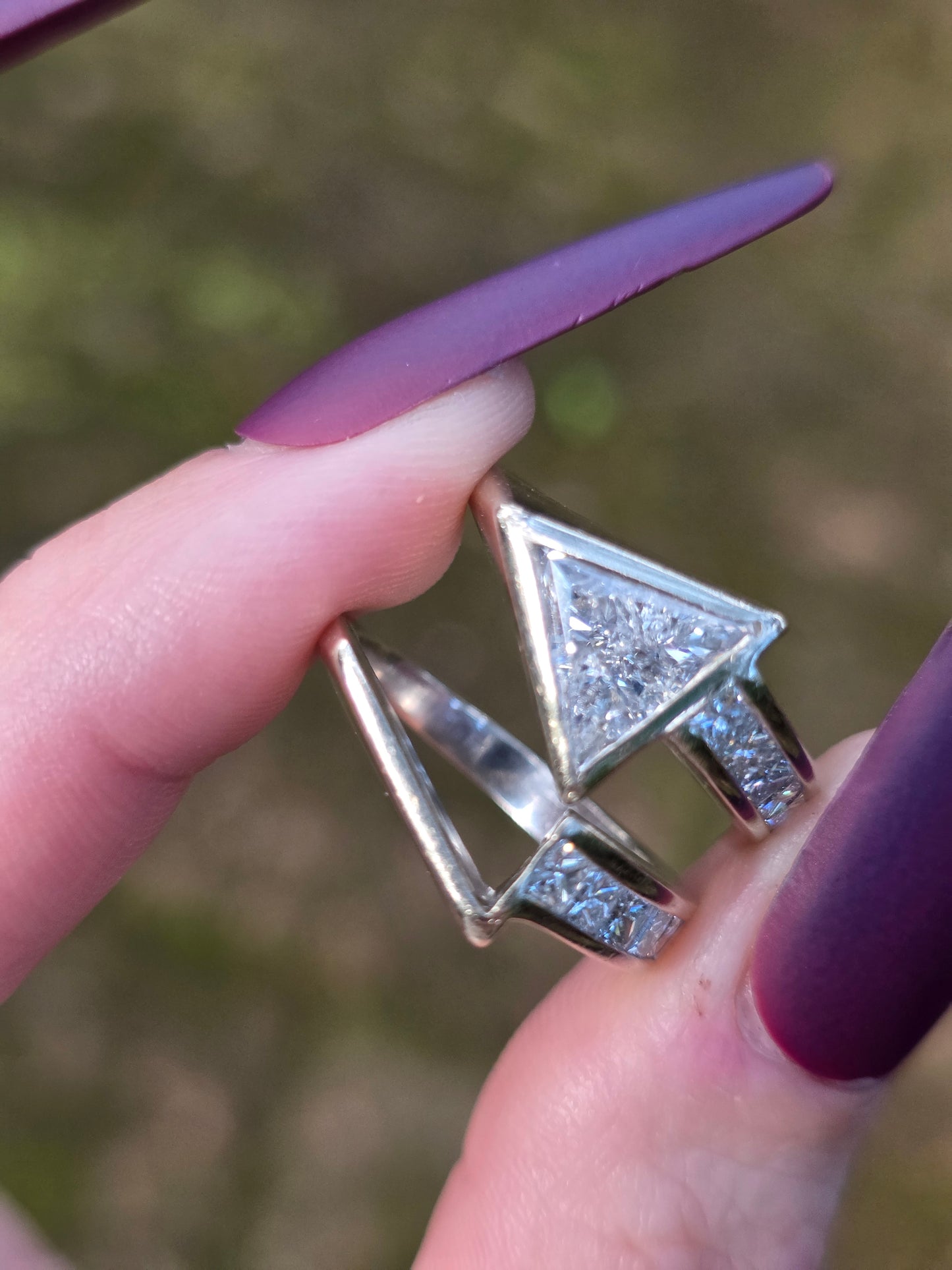 18k Arrow Diamond Ring