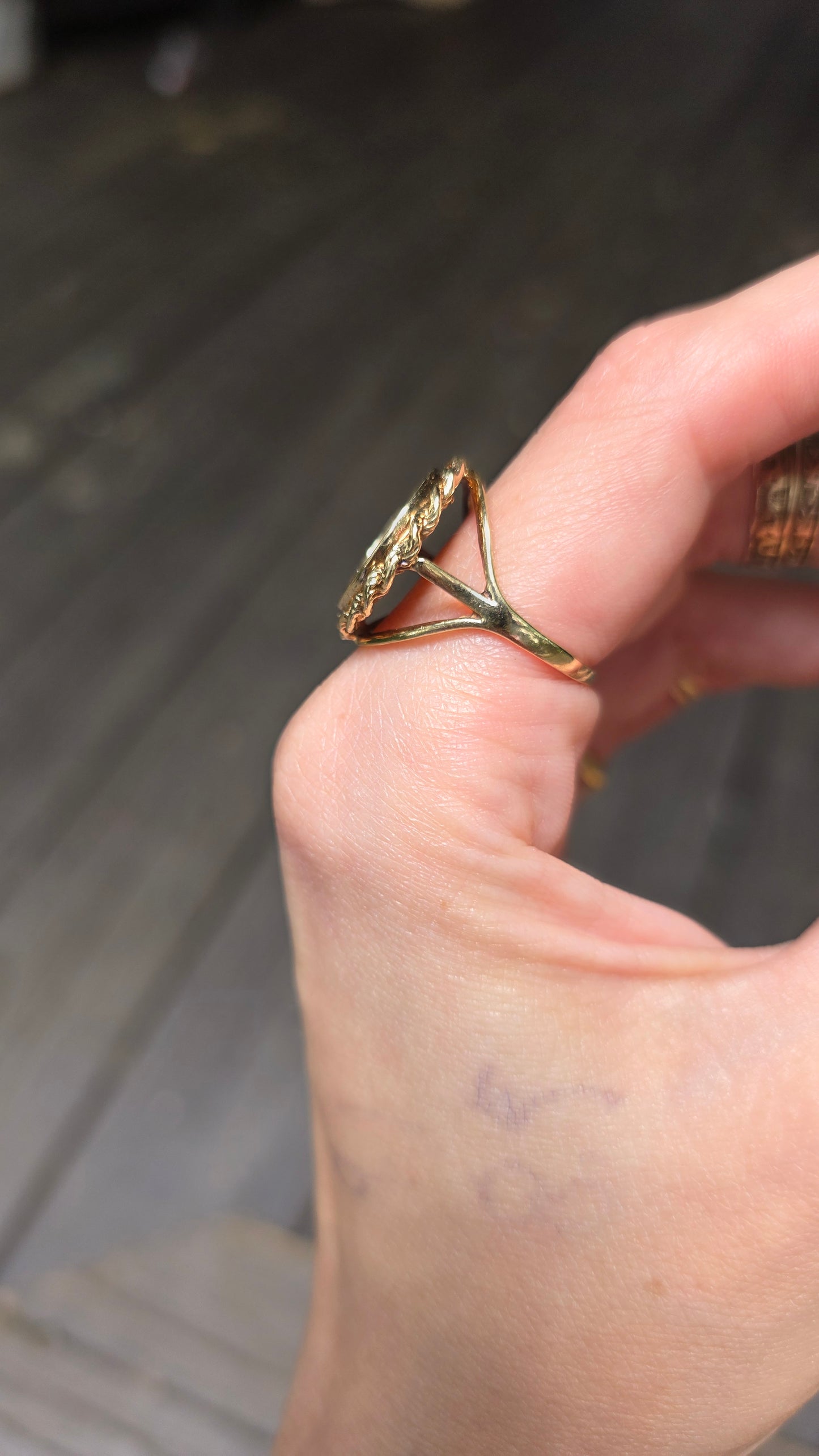 24/10k Isle Of Man Cat Coin Ring