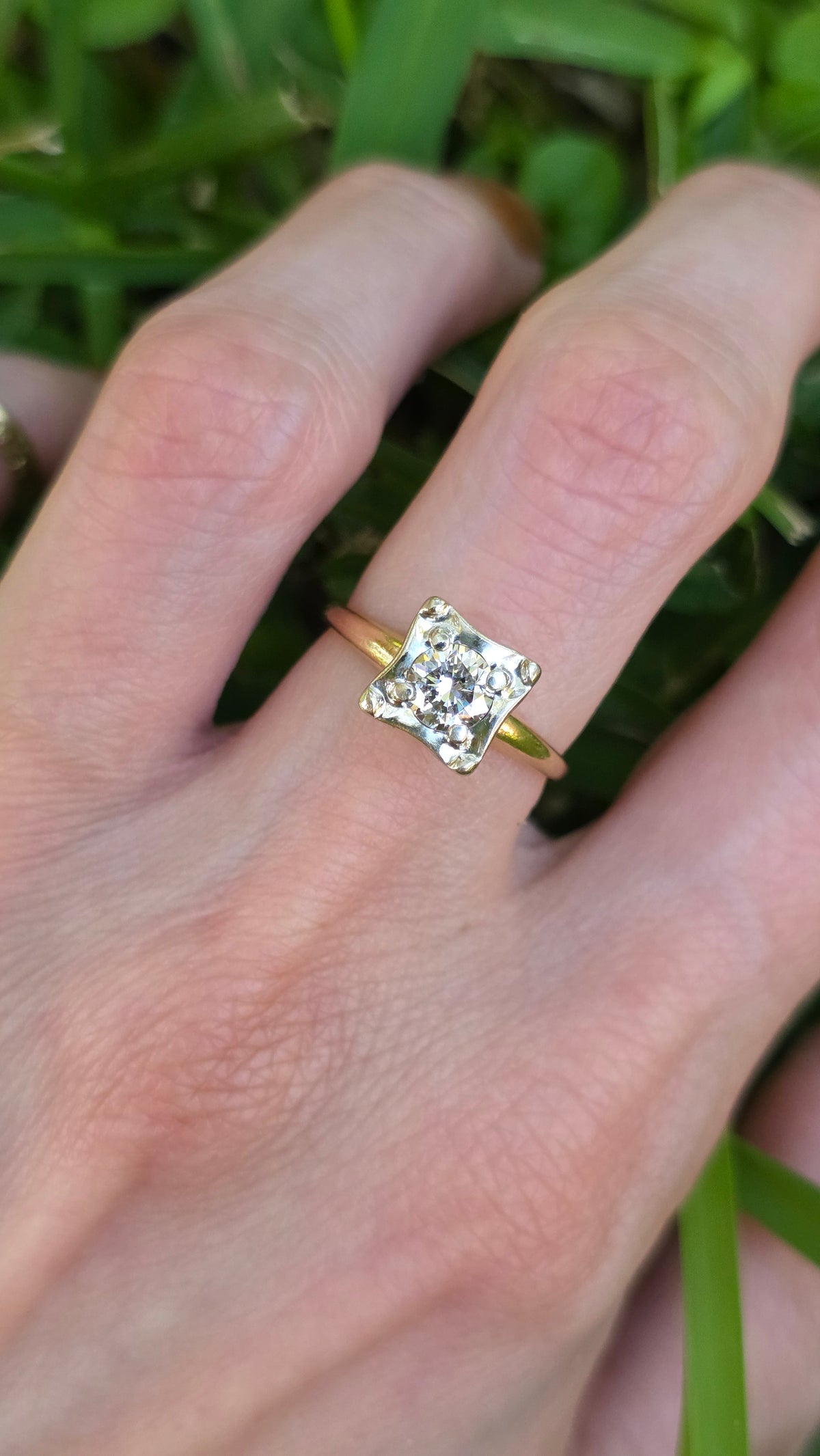 14k Diamond Pillow Solitaire