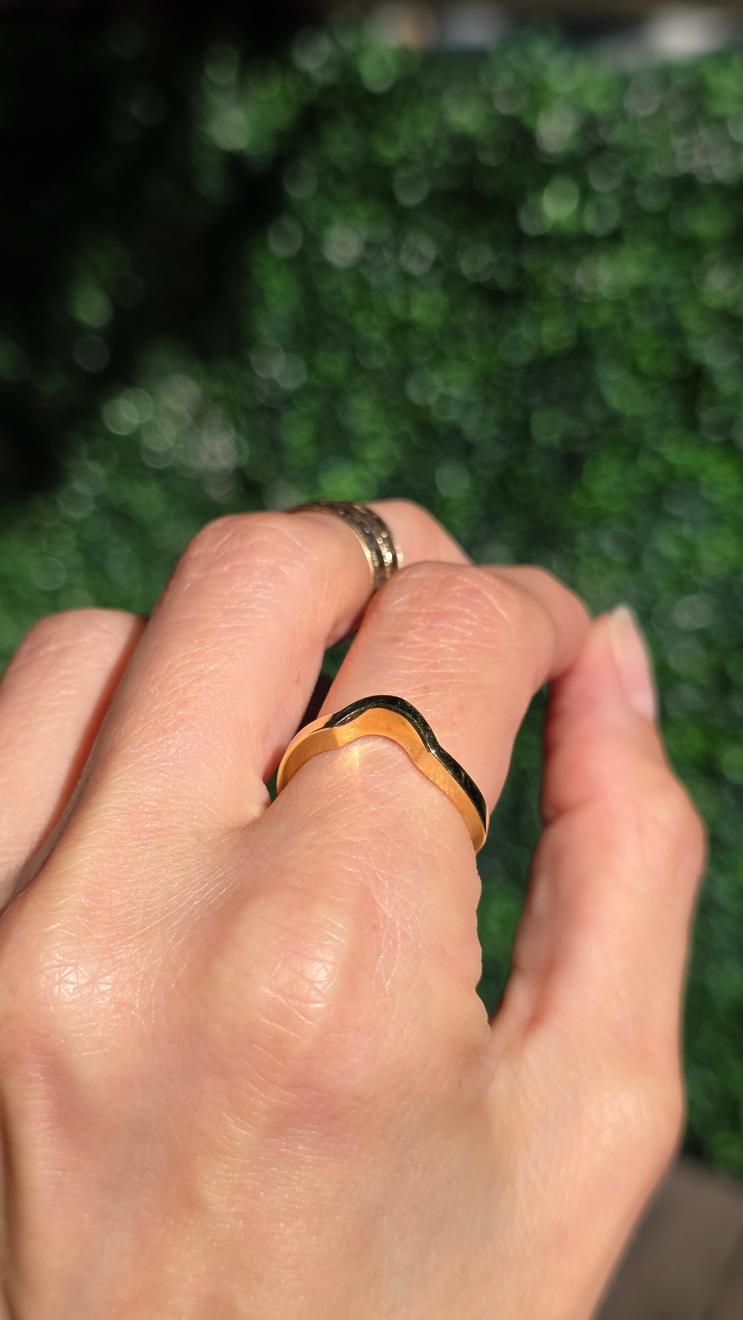18k Curved Enhancer Ring