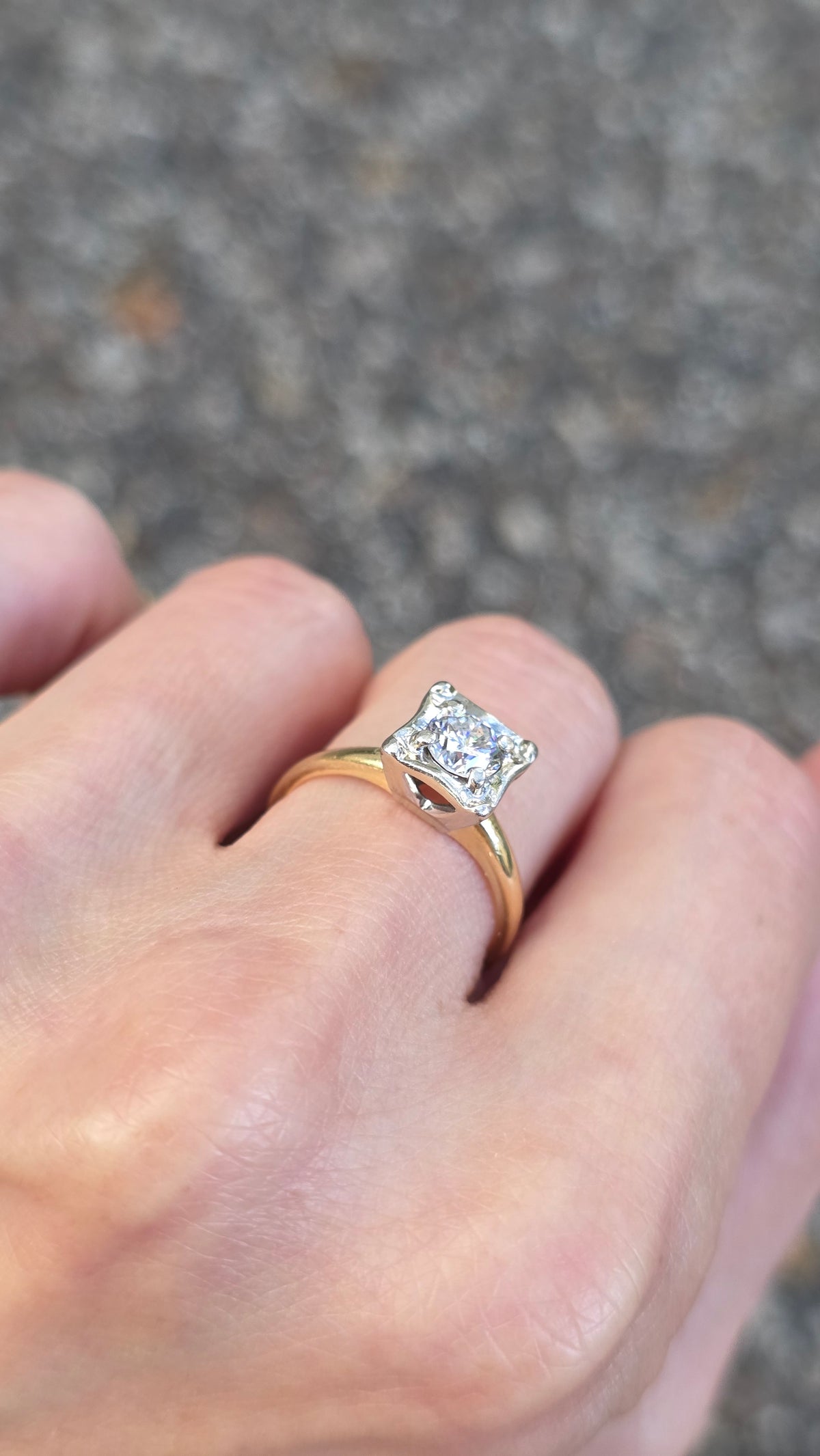 14k Diamond Pillow Solitaire