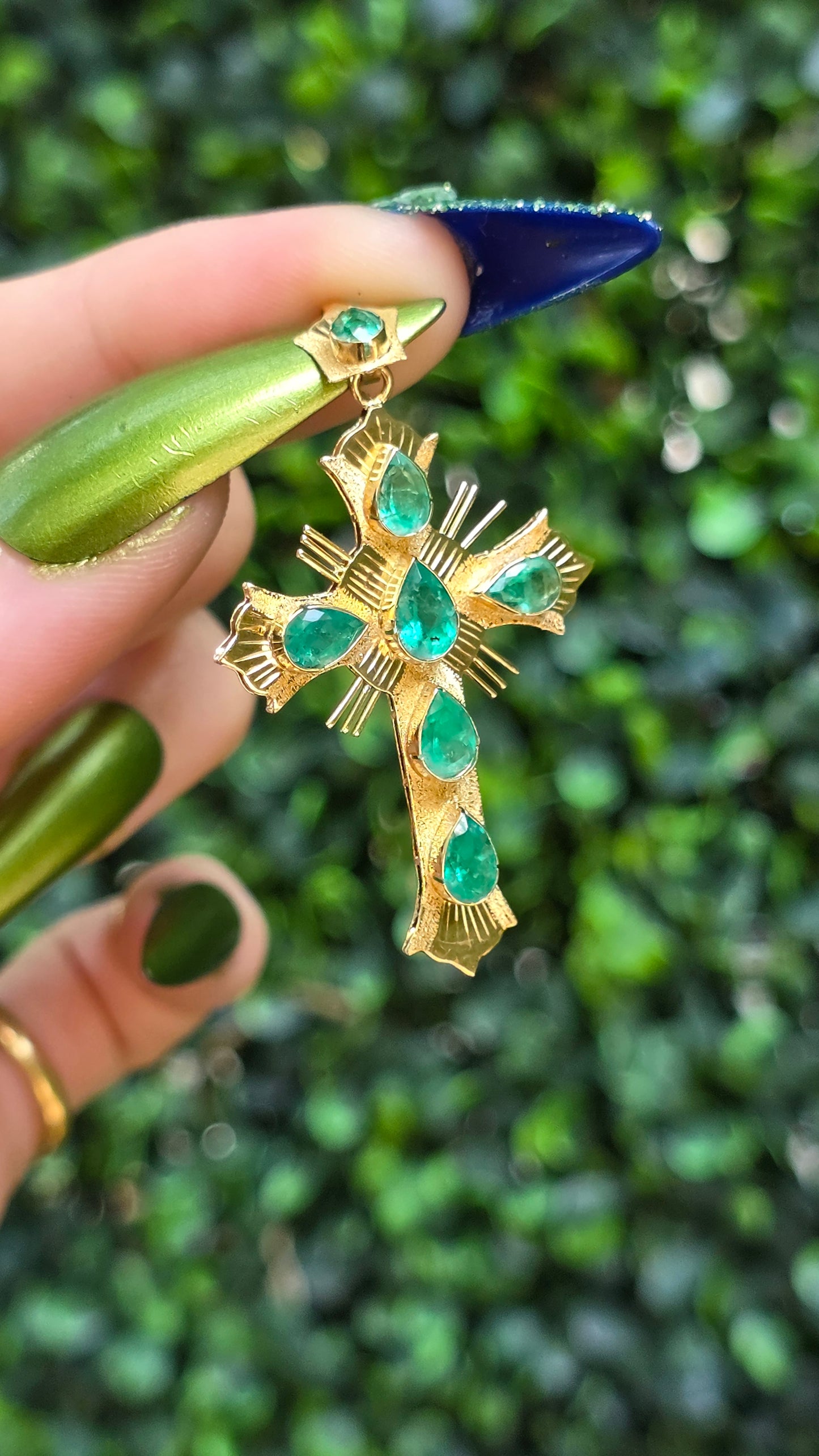 18k Emerald Cross