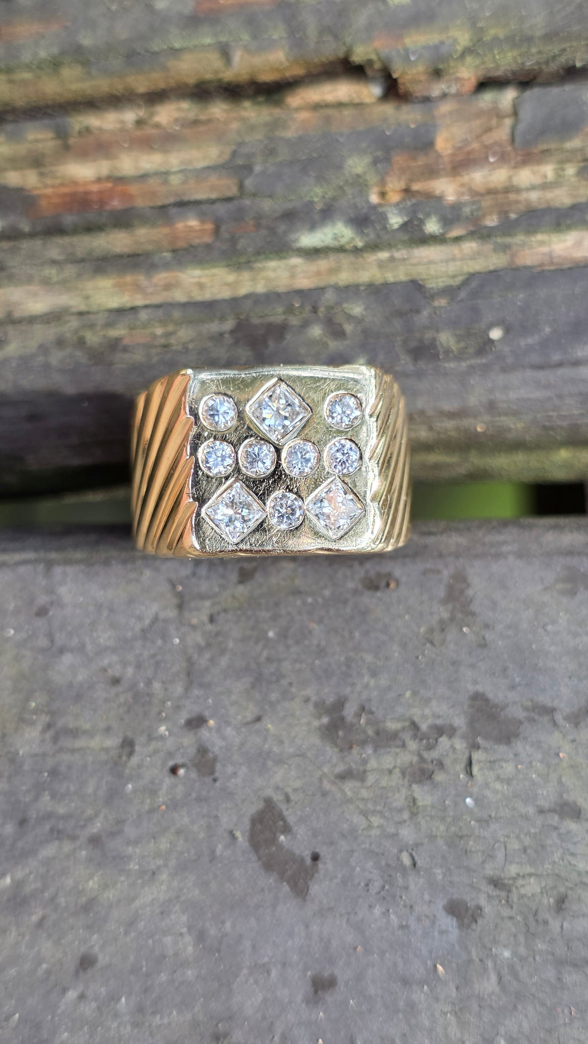 14k Scattered Diamond Signet