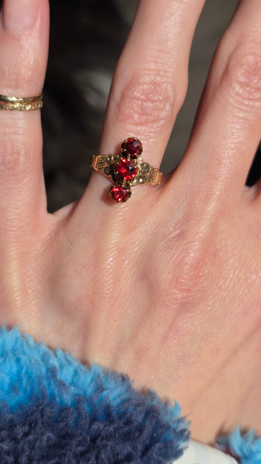 10k Vintage Garnet Ring