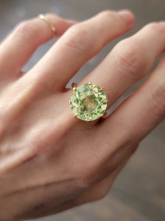 10k Green Spinel Ring