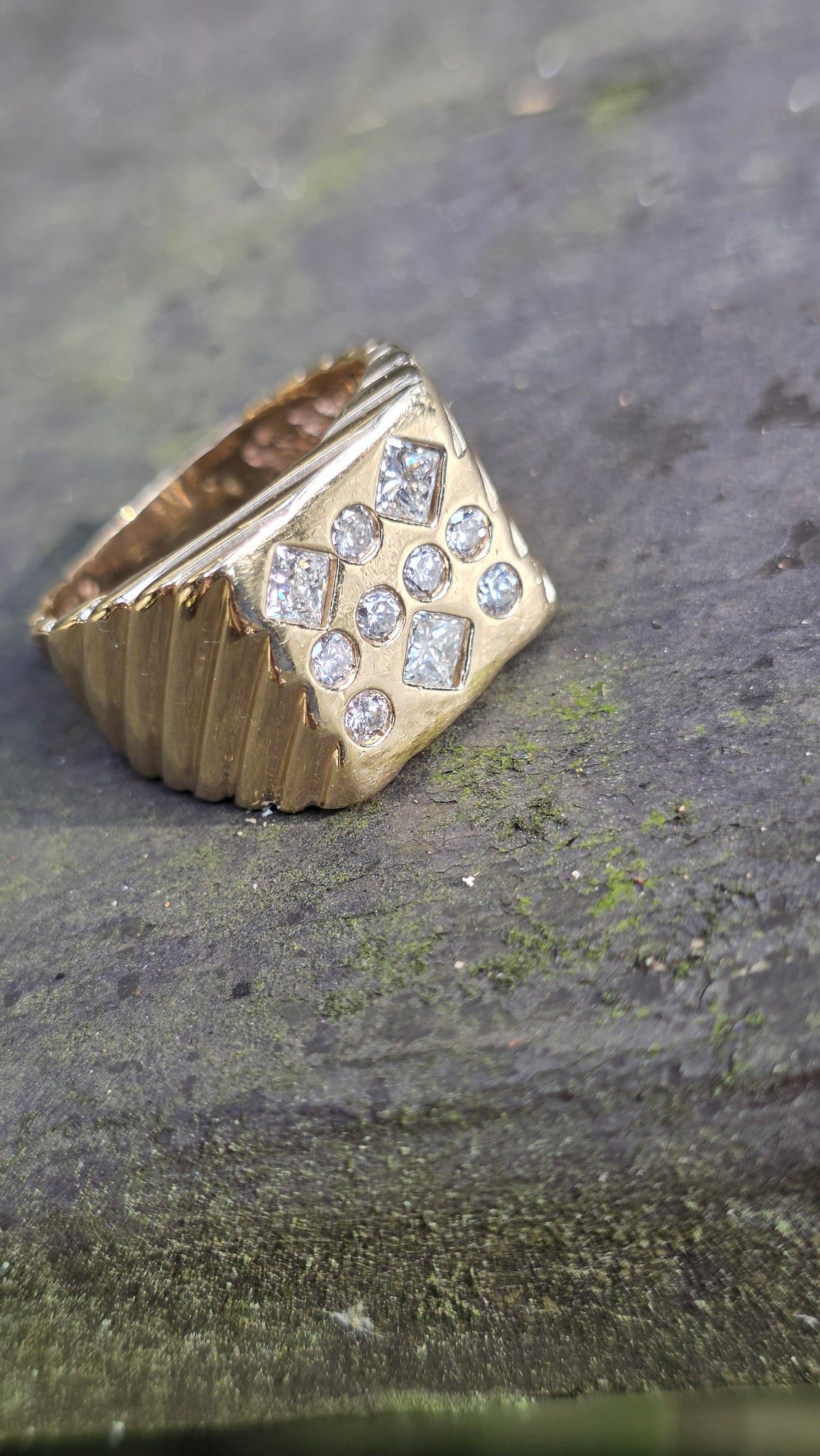 14k Scattered Diamond Signet