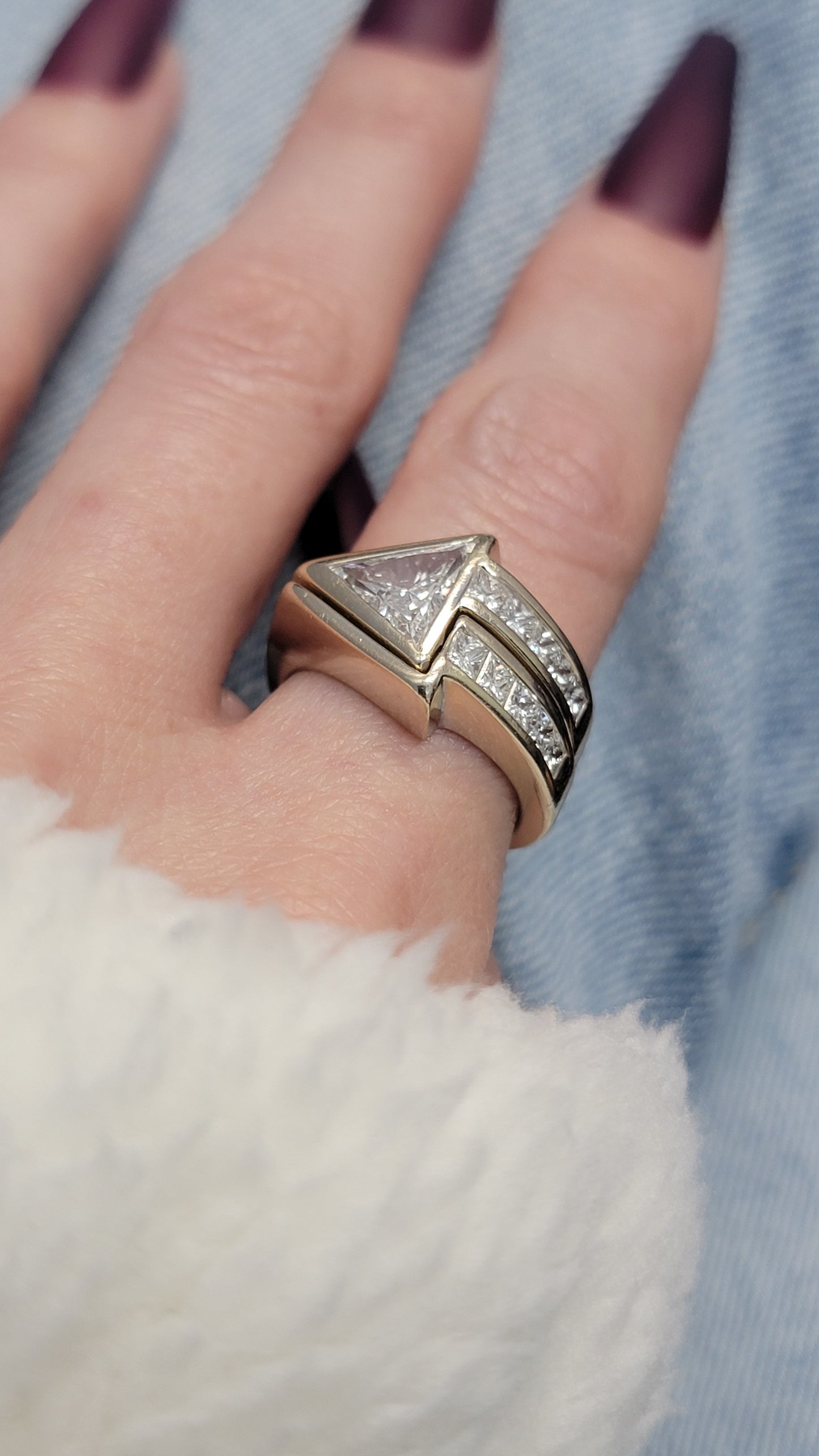 18k Arrow Diamond Ring