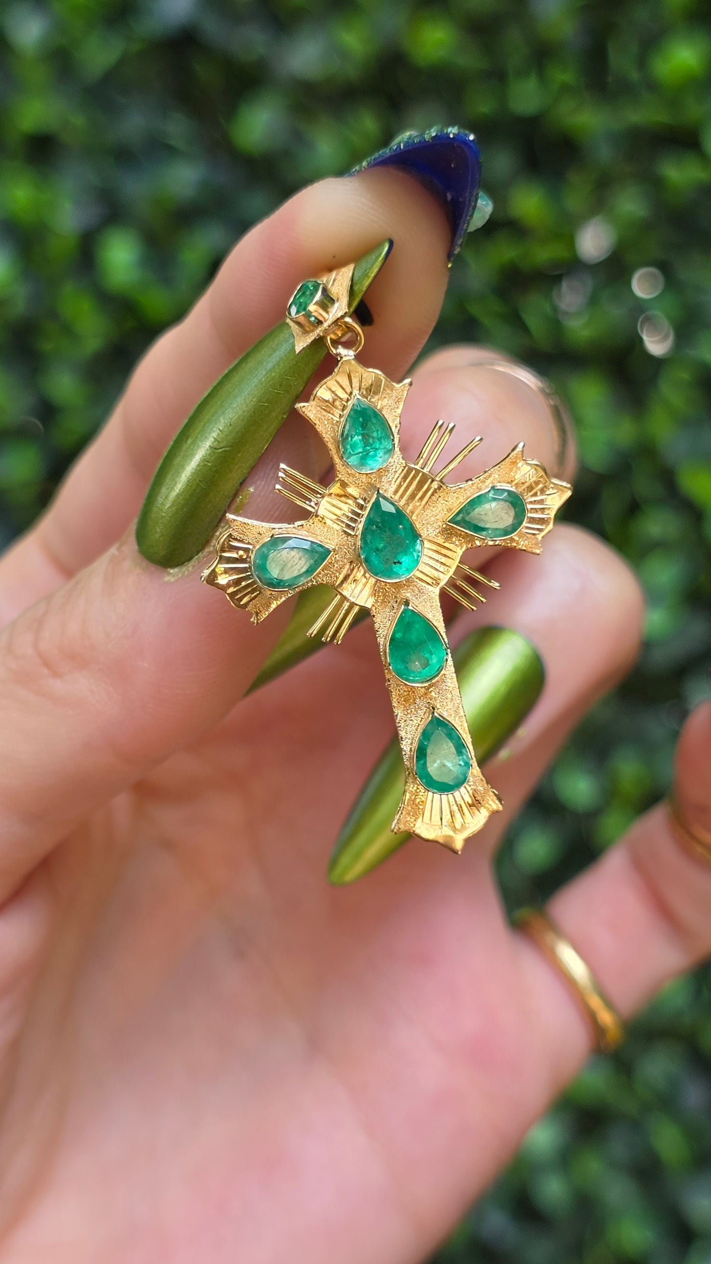 18k Emerald Cross